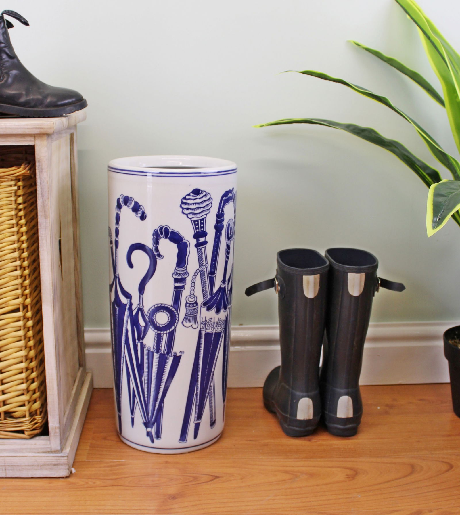 Umbrella Stand, Vintage Blue & White Umbrellas Design Umbrella Stand, Vintage Blue & White Umbrellas Design