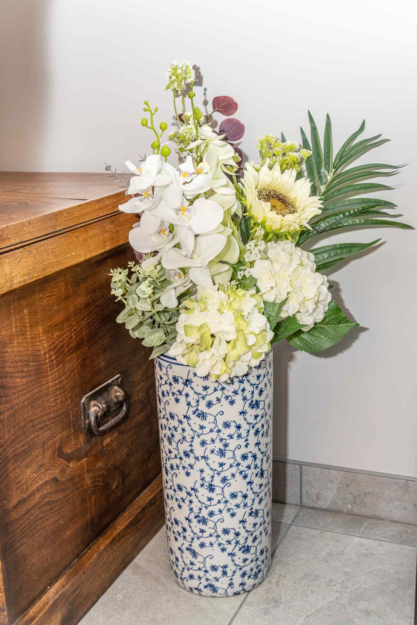 Jane Blue & White Floral Umbrella Stand Jane Blue & White Floral Umbrella Stand