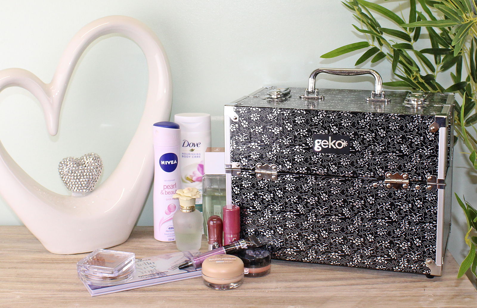 Vanity Case / Makeup Box Silver / Black Flowers Vanity Case / Makeup Box Silver / Black Flowers