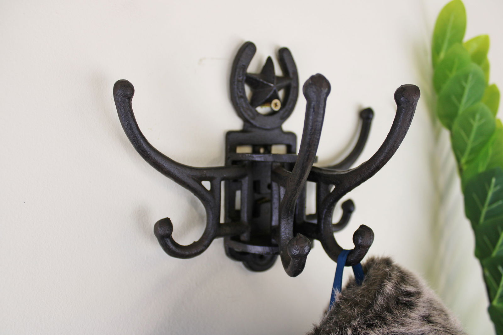 Cast Iron Wall Mounted Rotating Coat Hooks, Horseshoe, 8 Hooks Cast Iron Wall Mounted Rotating Coat Hooks, Horseshoe, 8 Hooks