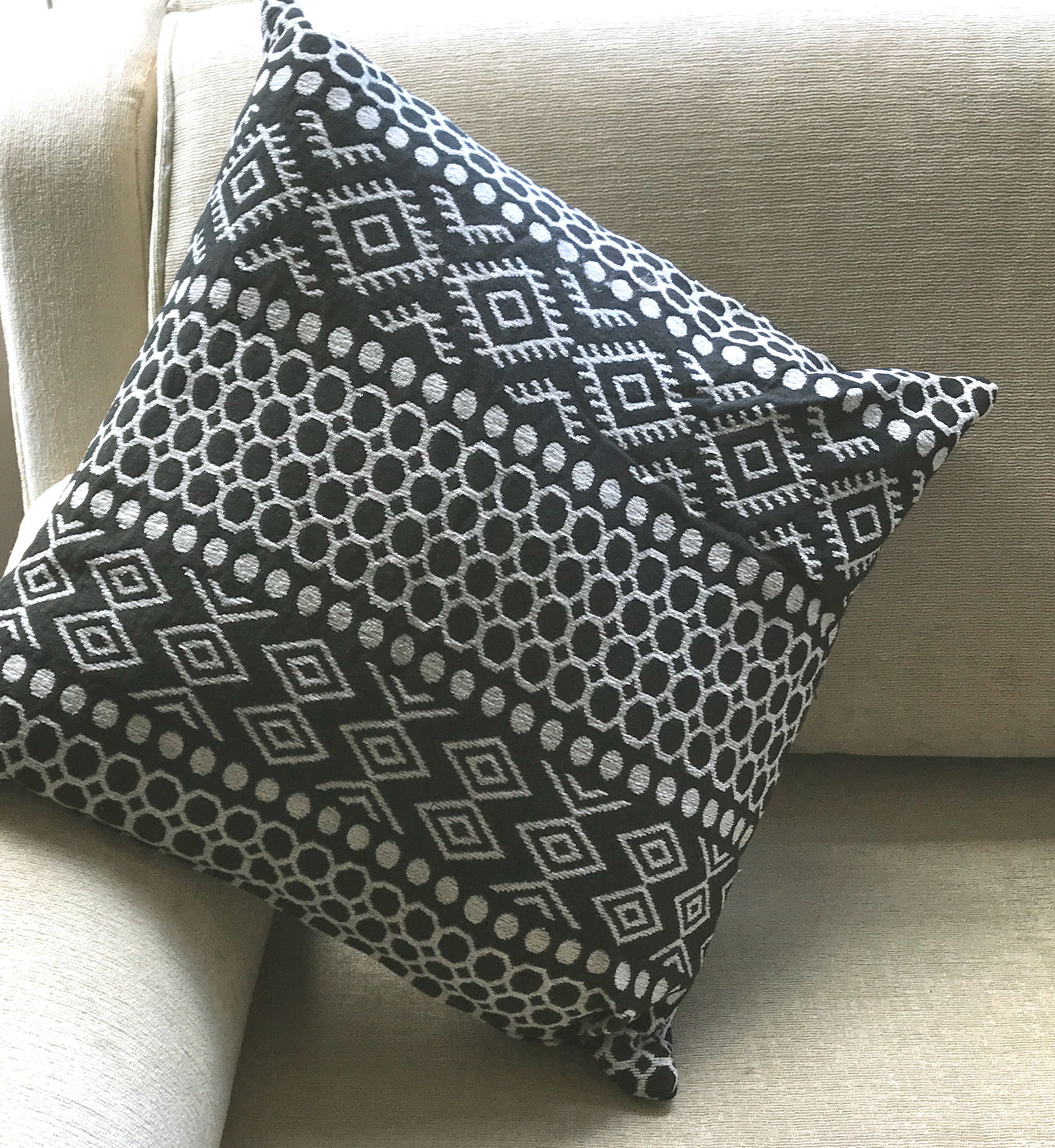 Aztec Design Cushion - Black Aztec Design Cushion - Black