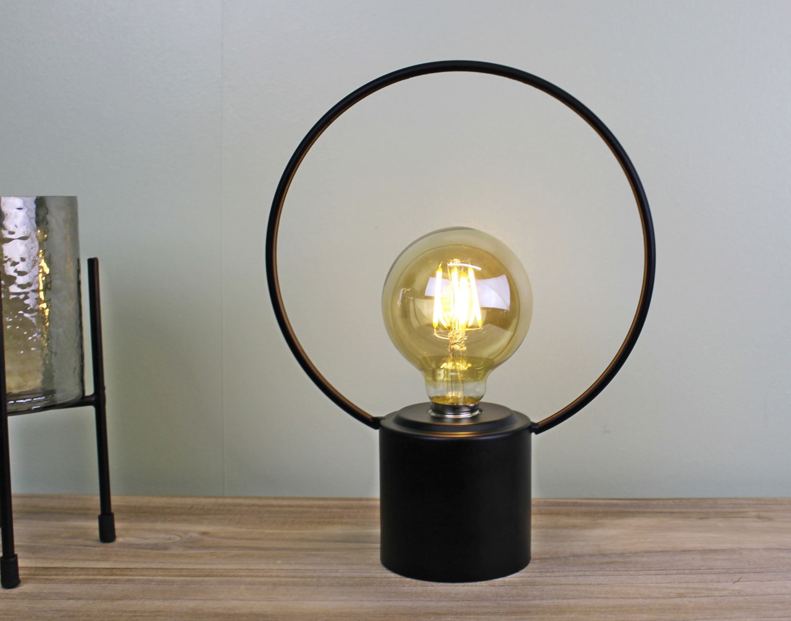 Free Standing Round Wire Lamp Free Standing Round Wire Lamp