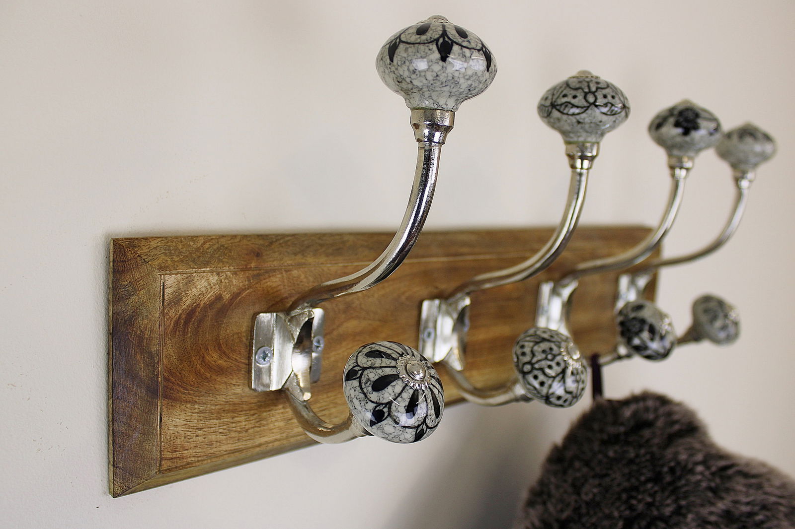 Black & Grey Ceramic Hooks on Wooden Base Black & Grey Ceramic Hooks on Wooden Base