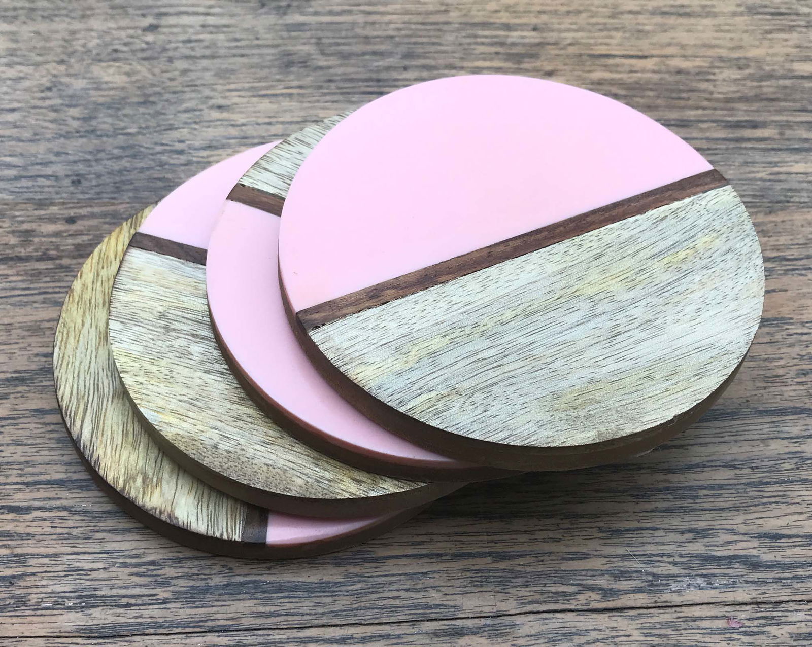 Set Of 4 Round Two Toned Wooden Coasters - Pink Set Of 4 Round Two Toned Wooden Coasters - Pink