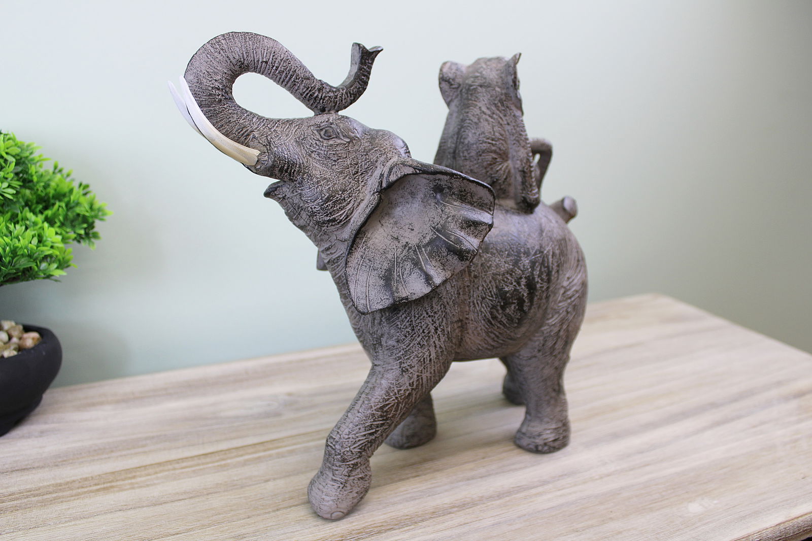 Climbing Elephants Ornament with Natural Effect Climbing Elephants Ornament with Natural Effect
